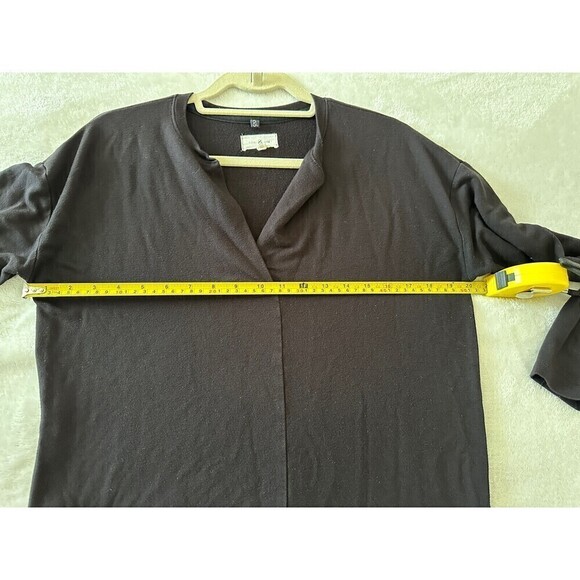 Lou & Grey Signature Soft Long Sleeve Pullover Top V-Neck Size XS (runs big). - Picture 6 of 7